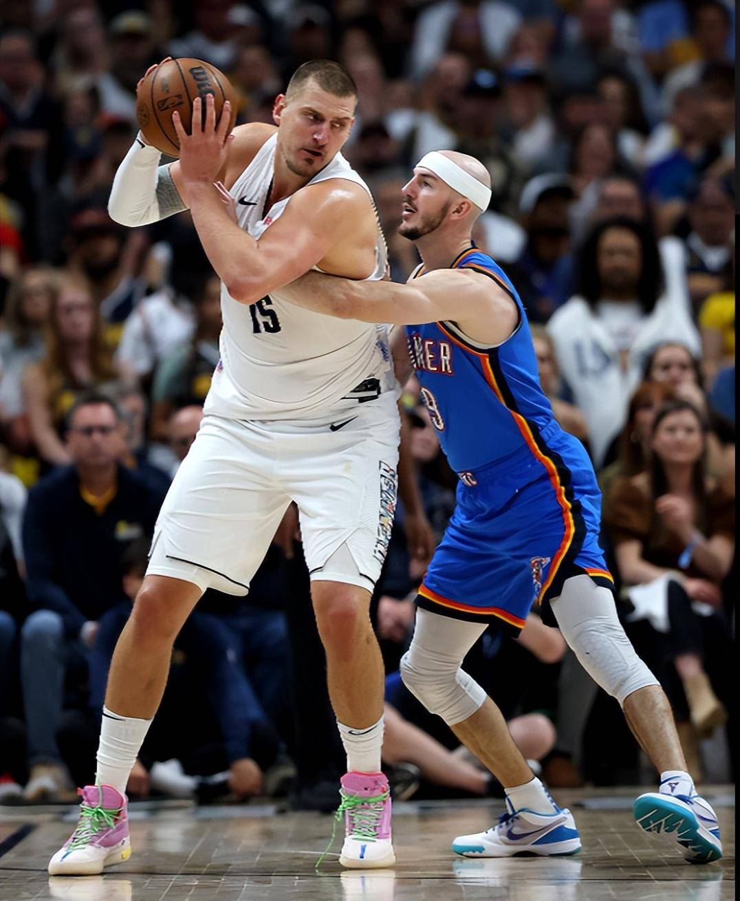 她不仅在场 她不仅在场