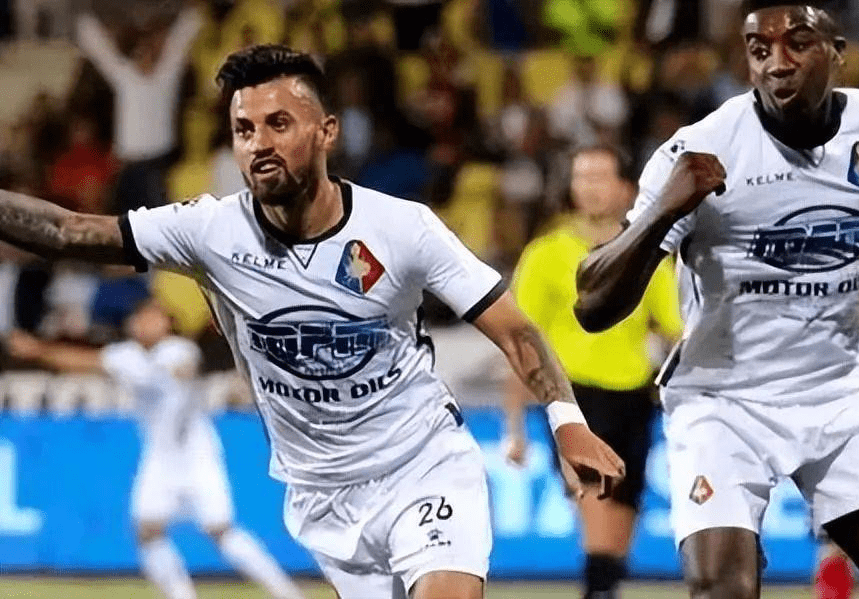 费斯队的球 费斯队的球